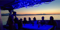 Pescara: mangiare in barca al tramonto